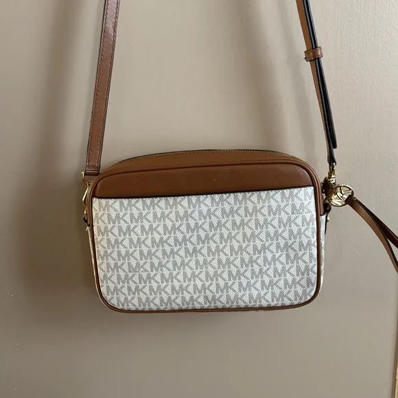 Michael Kors Handbag - Picture 2 of 2